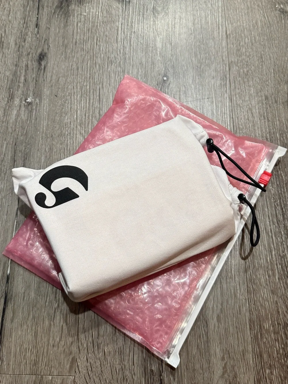 NWT Glossier mini beauty bag